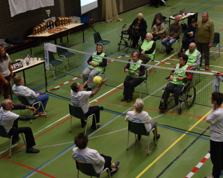 Netbaltoernooi voor kwetsbare ouderen