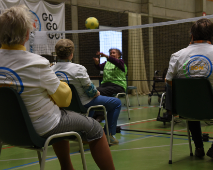 Netbaltoernooi voor kwetsbare ouderen