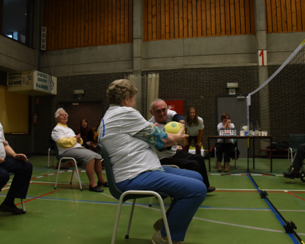 Netbaltoernooi voor kwetsbare ouderen