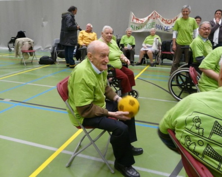 Netbaltoernooi voor kwetsbare ouderen