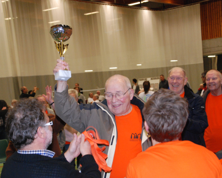 Netbaltoernooi voor kwetsbare ouderen